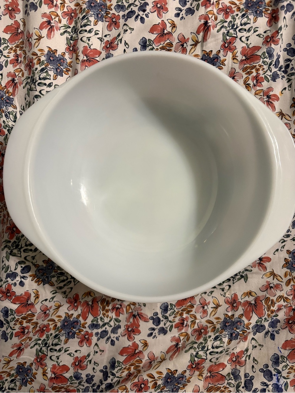 181- Pyres White Cinderella 1.5qt Serving Bowl - Glossy White